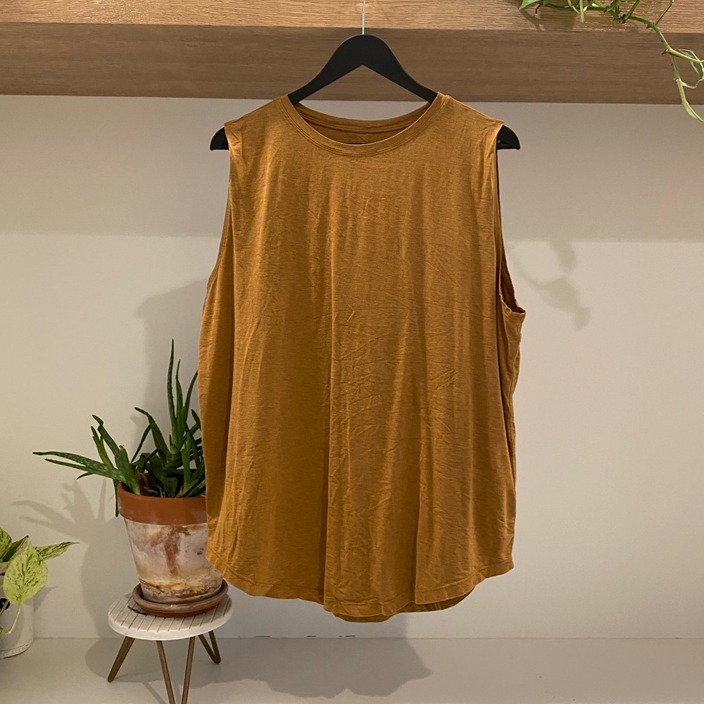 Lululemon tank
